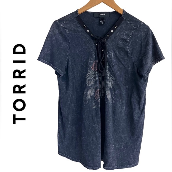 TORRID 0 Lace Up Tee Size L / 12 Skull Roses Born To Roam V Neck Moto Rock $43 - Picture 1 of 13